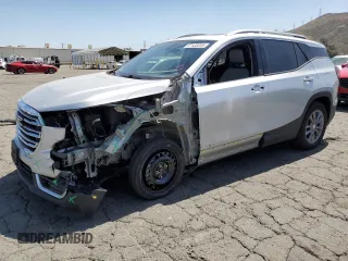 2022 GMC Terrain SLT z VIN 3GKALVEV0NL158995, wystawiony jako Copart lot #57122035 z przebiegiem 97 593 mil mil oraz Szkoda całkowita • Salvage title. Historia ofert i sprzedaży dostępna na DreamBid. Obrazek 1.