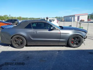 2014 Ford Mustang V6 z VIN 1ZVBP8EM2E5292790, wystawiony jako IAAI lot #41750975 z przebiegiem 94 495 mil mil oraz . Historia ofert i sprzedaży dostępna na DreamBid. Obrazek 14.