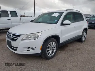 2011 Volkswagen Tiguan SEL w/Premium Navi с VIN WVGAV7AX8BW555798, выставлен на аукционе IAAI как лот 42327196 с пробегом 184 315 миль миль и . История ставок и продаж доступна на DreamBid. Изображение 2.