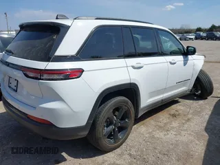2023 Jeep Grand Cherokee Laredo z VIN 1C4RJHAG2PC538934, wystawiony jako IAAI lot #41902861 z przebiegiem 31 664 mil mil oraz . Historia ofert i sprzedaży dostępna na DreamBid. Obrazek 4.