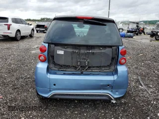2013 Smart fortwo Pure z VIN WMEEJ3BA7DK599596, wystawiony jako Copart lot #73166994 z przebiegiem 110 919 mil mil oraz Szkoda całkowita • Salvage title. Historia ofert i sprzedaży dostępna na DreamBid. Obrazek 10.