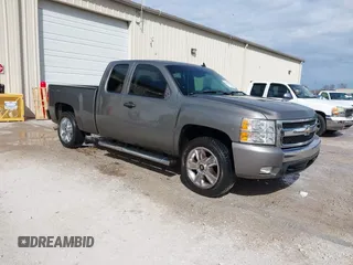 2007 Chevrolet Silverado 1500 LT w/1LT with VIN 2GCEC19J771721896, listed as a IAAI auction lot 41703914 with 217,121 mi miles. Bid and sale history available at carsss.com. Image 1.