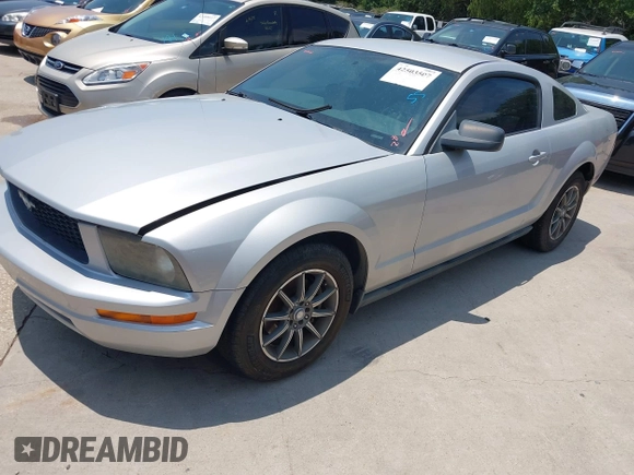 2007 Ford Mustang Deluxe z VIN 1ZVFT80N775248994, wystawiony jako IAAI lot #42503507 z przebiegiem 81 703 mil mil oraz . Historia ofert i sprzedaży dostępna na DreamBid. Obrazek 2.