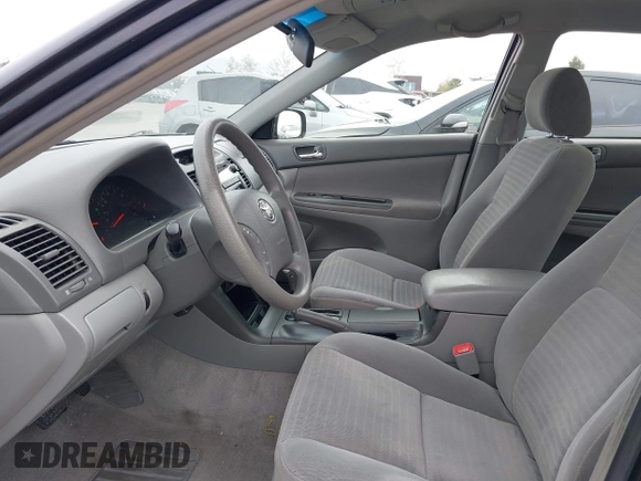 2005 Toyota Camry STD z VIN 4T1BE32K65U383111, wystawiony jako IAAI lot #41735806 z przebiegiem 115 285 mil mil oraz . Historia ofert i sprzedaży dostępna na DreamBid. Obrazek 5.