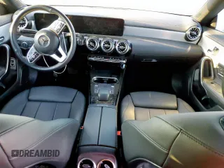 2023 Mercedes-Benz CLA 250 z VIN W1K5J4GBXPN405299, wystawiony jako Copart lot #49970575 z przebiegiem 33 162 mil mil oraz Czysty tytuł • Clean title. Historia ofert i sprzedaży dostępna na DreamBid. Obrazek 8.