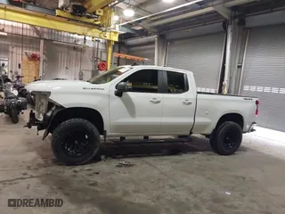 2019 Chevrolet Silverado 1500 LT with VIN 1GCRYDED6KZ267452, listed as a IAAI auction lot 41211816 with 90,803 mi miles. Bid and sale history available at carsss.com. Image 15.