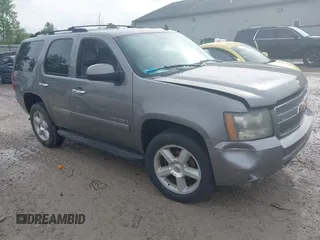2007 Chevrolet Tahoe LTZ z VIN 1GNFK13047J273945, wystawiony jako IAAI lot #42217598 z przebiegiem Nie podano mil oraz . Historia ofert i sprzedaży dostępna na DreamBid. Obrazek 1.