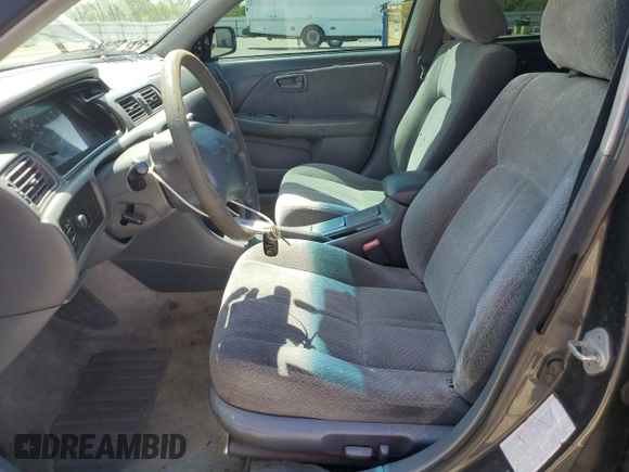 2001 Toyota Camry LE z VIN JT2BF22K010329017, wystawiony jako Copart lot #56035725 z przebiegiem 200 841 mil mil oraz Szkoda całkowita • Salvage title. Historia ofert i sprzedaży dostępna na DreamBid. Obrazek 7.