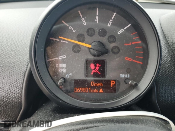 2016 MINI Countryman with VIN WMWZB3C50GWR48610, listed as a Copart auction lot 44028035 with 69,801 mi miles and Salvage title. Bid and sale history available at DreamBid. Image 9.