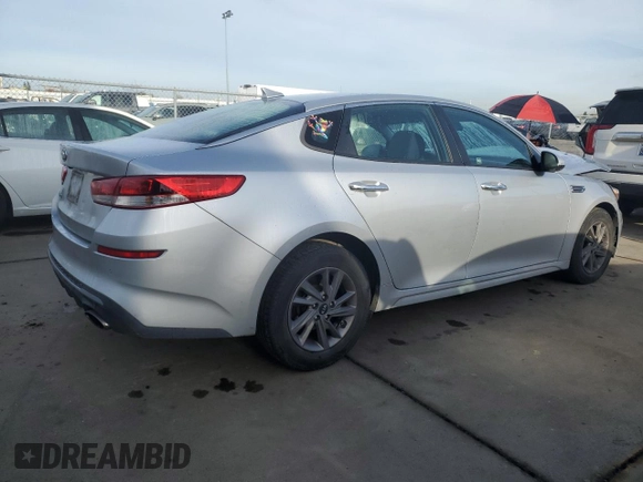 2020 Kia Optima LX z VIN 5XXGT4L30LG389034, wystawiony jako Copart lot #49735975 z przebiegiem 219 985 mil mil oraz Szkoda całkowita • Salvage title. Historia ofert i sprzedaży dostępna na DreamBid. Obrazek 3.