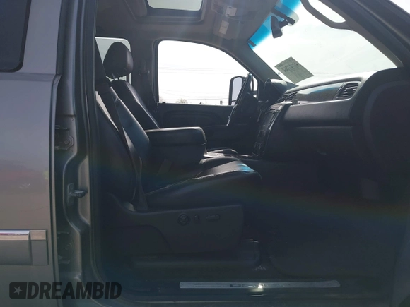 2013 GMC Sierra 2500HD Denali z VIN 1GT125E81DF127112, wystawiony jako IAAI lot #41907764 z przebiegiem 289 619 mil mil oraz . Historia ofert i sprzedaży dostępna na DreamBid. Obrazek 5.