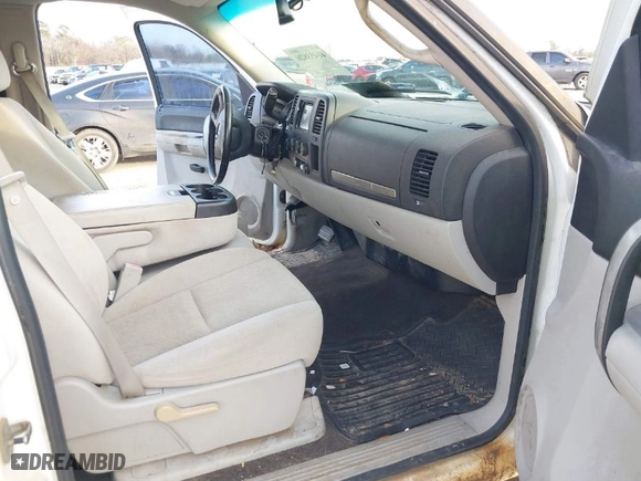 2008 Chevrolet Silverado 1500 LT w/1LT with VIN 3GCEK13M78G127985, listed as a IAAI auction lot 41453826 with 279,748 mi miles. Bid and sale history available at carsss.com. Image 5.