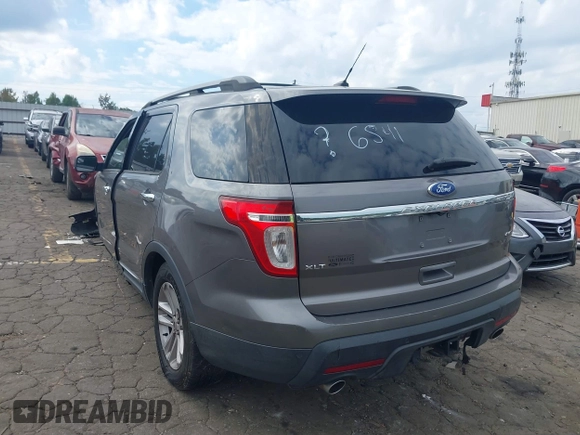 2011 Ford Explorer XLT with VIN 1FMHK8D84BGA33651, listed as a IAAI auction lot 40504832 with 174,066 mi miles and . Bid and sale history available at carsss.com. Image 3.