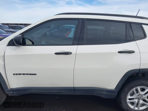 2017 Jeep Compass Sport z VIN 3C4NJDAB1HT642199, wystawiony jako IAAI lot #41237141 z przebiegiem 85 650 mil mil oraz . Historia ofert i sprzedaży dostępna na DreamBid. Obrazek 13.