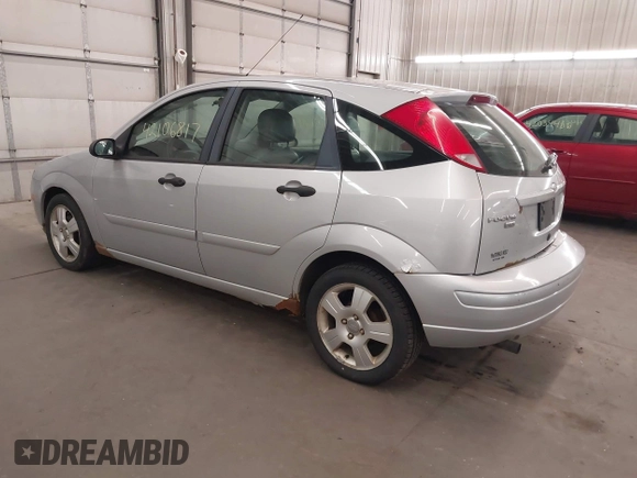 2005 Ford Focus S with VIN 3FAFP37N15R138393, listed as a IAAI auction lot 42106817 with 144,047 mi miles and . Bid and sale history available at carsss.com. Image 3.