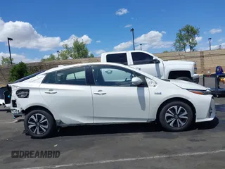 2017 Toyota Prius Plus with VIN JTDKARFP2H3019481, listed as a IAAI auction lot 42218637 with 77,795 mi miles and . Bid and sale history available at DreamBid. Image 14.