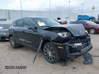 2017 Porsche Cayenne with VIN WP1AA2A2XHKA90706, listed as a IAAI auction lot 41692768 with 92,800 mi miles. Bid and sale history available at carsss.com. Image 1.