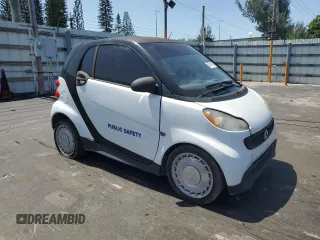 2014 Smart fortwo Pure z VIN WMEEJ3BAXEK778748, wystawiony jako Copart lot #57611955 z przebiegiem 59 895 mil mil oraz Tytuł czysty. Historia ofert i sprzedaży dostępna na DreamBid. Obrazek 4.