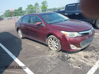 2013 Toyota Avalon XLE z VIN 4T1BK1EB6DU029564, wystawiony jako IAAI lot #42425157 z przebiegiem 228 767 mil mil oraz . Historia ofert i sprzedaży dostępna na DreamBid. Obrazek 1.