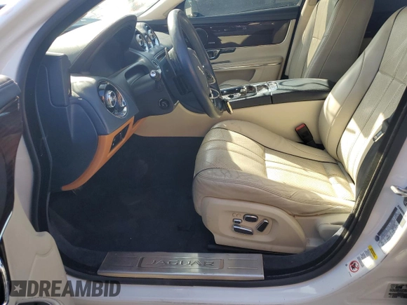 2014 Jaguar XJ Portfolio z VIN SAJWA2GZ0E8V59422, wystawiony jako Copart lot #74213414 z przebiegiem 96 314 mil mil oraz Nie do naprawy • Non repairable. Historia ofert i sprzedaży dostępna na DreamBid. Obrazek 7.