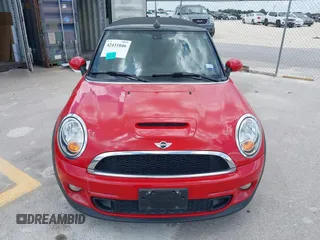 2014 MINI Convertible S z VIN WMWZP3C56ET707702, wystawiony jako IAAI lot #42431046 z przebiegiem 65 726 mil mil oraz . Historia ofert i sprzedaży dostępna na DreamBid. Obrazek 12.