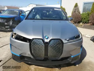 2023 BMW iX xDrive50 with VIN WB523CF09PCM73862, listed as a Copart auction lot 47110985 with 17,521 mi miles and Salvage Title. Bid and sale history available at carsss.com. Image 5.