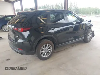 2023 Mazda CX-5 S Carbon Edition z VIN JM3KFBCM8P0140333, wystawiony jako IAAI lot #42292848 z przebiegiem 49 587 mil mil oraz . Historia ofert i sprzedaży dostępna na DreamBid. Obrazek 4.