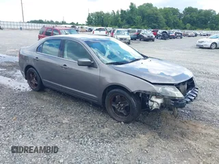 2010 Ford Fusion SE z VIN 3FAHP0HA0AR390424, wystawiony jako IAAI lot #42412805 z przebiegiem 276 002 mil mil oraz . Historia ofert i sprzedaży dostępna na DreamBid. Obrazek 1.