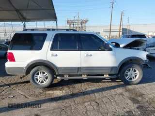 2005 Ford Expedition Special Service with VIN 1FMPU15575LA65295, listed as a IAAI auction lot 41658019 with 200,948 mi miles. Bid and sale history available at carsss.com. Image 14.