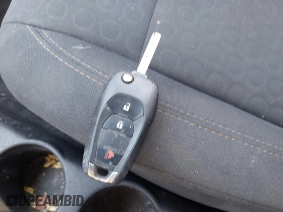 2020 Chevrolet Trax LS z VIN 3GNCJKSB0LL317005, wystawiony jako IAAI lot #39249708 z przebiegiem 59 860 mil mil oraz . Historia ofert i sprzedaży dostępna na DreamBid. Obrazek 11.
