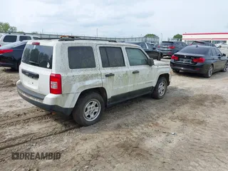 2016 Jeep Patriot Sport SE with VIN 1C4NJPBA4GD574945, listed as a IAAI auction lot 42121214 with Not Provided miles and . Bid and sale history available at carsss.com. Image 4.