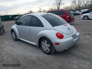 2000 Volkswagen New Beetle GLX with VIN 3VWDD21C4YM426323, listed as a IAAI auction lot 41604949 with 146,556 mi miles. Bid and sale history available at carsss.com. Image 3.