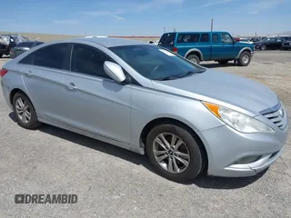 2013 Hyundai Sonata GLS z VIN 5NPEB4AC8DH766101, wystawiony jako IAAI lot #42255263 z przebiegiem 321 024 mil mil oraz . Historia ofert i sprzedaży dostępna na DreamBid. Obrazek 1.