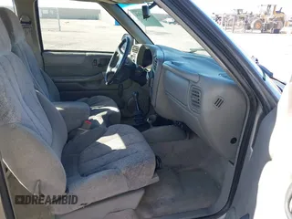 1998 GMC Sonoma SLS with VIN 1GTCS1947WK513245, listed as a IAAI auction lot 41523714 with 158,697 mi miles. Bid and sale history available at carsss.com. Image 5.