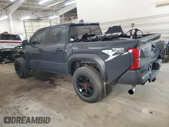 2024 Toyota Tacoma SR5 z VIN 3TMLB5JN6RM060647, wystawiony jako Copart lot #53515055 z przebiegiem 7 240 mil mil oraz Szkoda całkowita • Salvage title. Historia ofert i sprzedaży dostępna na DreamBid. Obrazek 2.