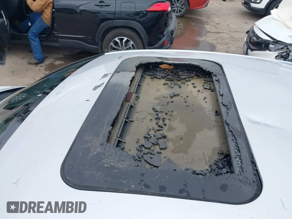2015 Audi A6 Premium Plus z VIN WAUGFAFC8FN032627, wystawiony jako IAAI lot #41270302 z przebiegiem 82 104 mil mil oraz . Historia ofert i sprzedaży dostępna na DreamBid. Obrazek 19.