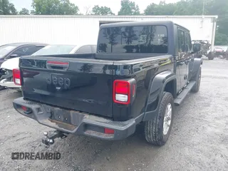 2023 Jeep Gladiator Sport S z VIN 1C6HJTAG3PL521954, wystawiony jako IAAI lot #42502126 z przebiegiem 49 606 mil mil oraz . Historia ofert i sprzedaży dostępna na DreamBid. Obrazek 4.