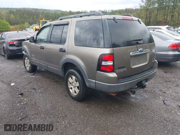 2006 Ford Explorer XLT z VIN 1FMEU63E36UA14864, wystawiony jako IAAI lot #41878026 z przebiegiem 221 134 mil mil oraz . Historia ofert i sprzedaży dostępna na DreamBid. Obrazek 3.