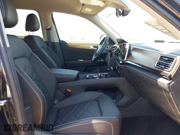 2025 Volkswagen Atlas SE with VIN 1V2WR2CAXSC519735, listed as a IAAI auction lot 42014761 with 2,957 mi miles and . Bid and sale history available at DreamBid. Image 5.