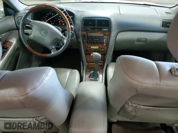 2001 Lexus ES 300 with VIN JT8BF28GX10342284, listed as a Copart auction lot 50075685 with 208,211 mi miles and Salvage Title. Bid and sale history available at DreamBid. Image 8.