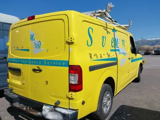 2013 Nissan NV S z VIN 1N6BF0KX5DN106001, wystawiony jako IAAI lot #41636307 z przebiegiem 220 283 mil mil oraz . Historia ofert i sprzedaży dostępna na DreamBid. Obrazek 4.