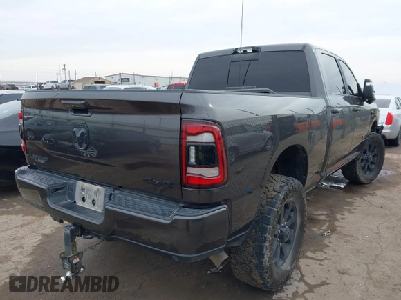 2024 Ram 2500 Laramie z VIN 3C6UR5FL1RG142556, wystawiony jako IAAI lot #41428812 z przebiegiem 42 004 mil mil oraz . Historia ofert i sprzedaży dostępna na DreamBid. Obrazek 4.