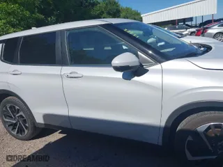 2024 Mitsubishi Outlander SE with VIN JA4J3VA86RZ024500, listed as a IAAI auction lot 42086623 with 31,199 mi miles. Bid and sale history available at carsss.com. Image 13.