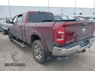 2019 Ram 2500 Limited z VIN 3C6UR5TLXKG514230, wystawiony jako IAAI lot #41628680 z przebiegiem Nie podano mil oraz . Historia ofert i sprzedaży dostępna na DreamBid. Obrazek 3.