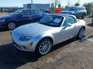 2007 Mazda MX-5 Miata Sport z VIN JM1NC25F170135777, wystawiony jako IAAI lot #41746586 z przebiegiem 107 302 mil mil oraz . Historia ofert i sprzedaży dostępna na DreamBid. Obrazek 2.