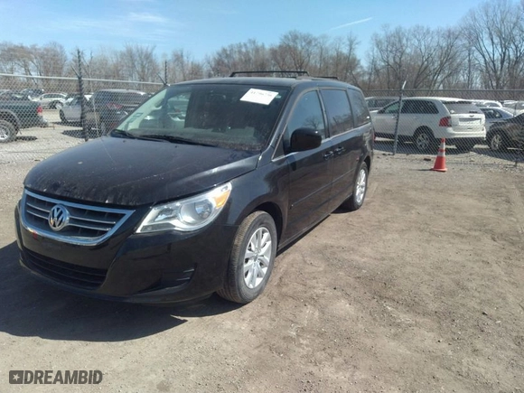 2014 Volkswagen Routan SE w/RSE & Navigation with VIN 2C4RVABG3ER134698, listed as a IAAI auction lot 41796736 with 110,282 mi miles. Bid and sale history available at carsss.com. Image 2.