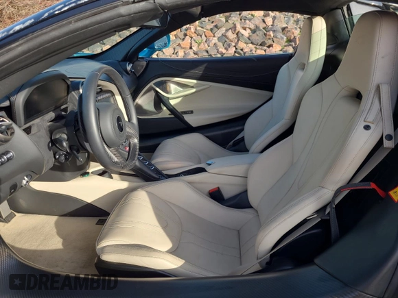 2019 McLaren 720S z VIN SBM14FCA6KW003735, wystawiony jako Copart lot #62092581 z przebiegiem 3344 mil mil oraz . Historia ofert i sprzedaży dostępna na DreamBid. Obrazek 5.