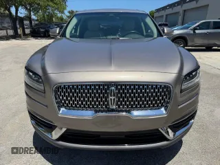 2020 Lincoln Nautilus Standard z VIN 2LMPJ8J93LBL15854, wystawiony jako Copart lot #57672975 z przebiegiem 37 398 mil mil oraz Tytuł czysty. Historia ofert i sprzedaży dostępna na DreamBid. Obrazek 5.