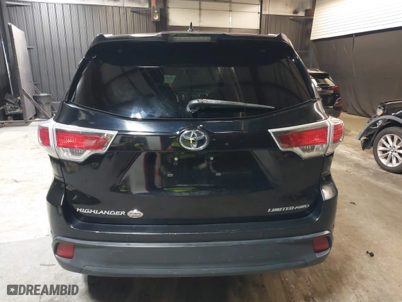 2015 Toyota Highlander Limited with VIN 5TDDKRFH1FS176008, listed as a IAAI auction lot 41917867 with 271,362 mi miles. Bid and sale history available at carsss.com. Image 17.