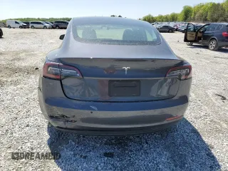 2019 Tesla Model 3 Mid Range z VIN 5YJ3E1EA7KF397524, wystawiony jako Copart lot #52696585 z przebiegiem 82 995 mil mil oraz Szkoda całkowita • Salvage title. Historia ofert i sprzedaży dostępna na DreamBid. Obrazek 6.